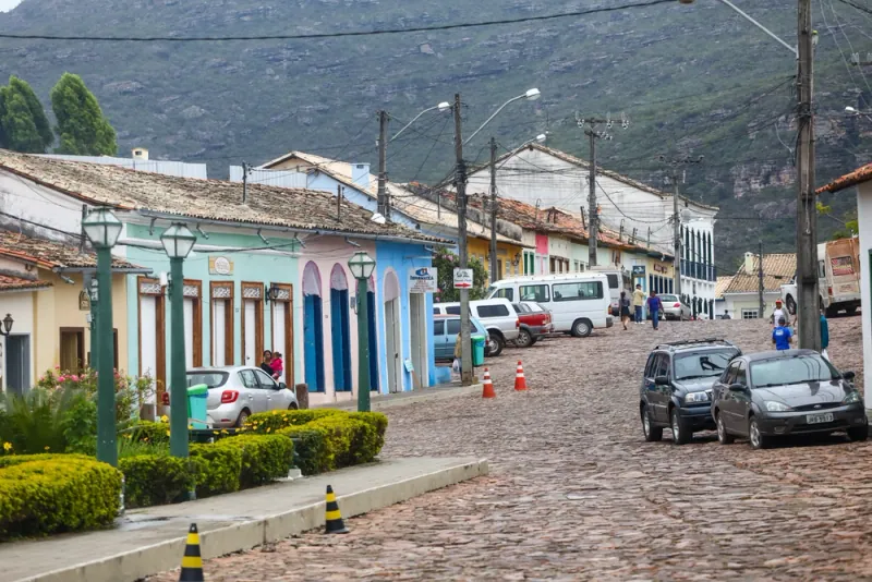 Paisagem de serra em Mucugê, na Chapada Diamantina, destino atendido pela MF Transporte e Turismo